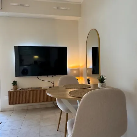 Apartment Victoria - Carre D'or - Terrasse - 50 M Menton